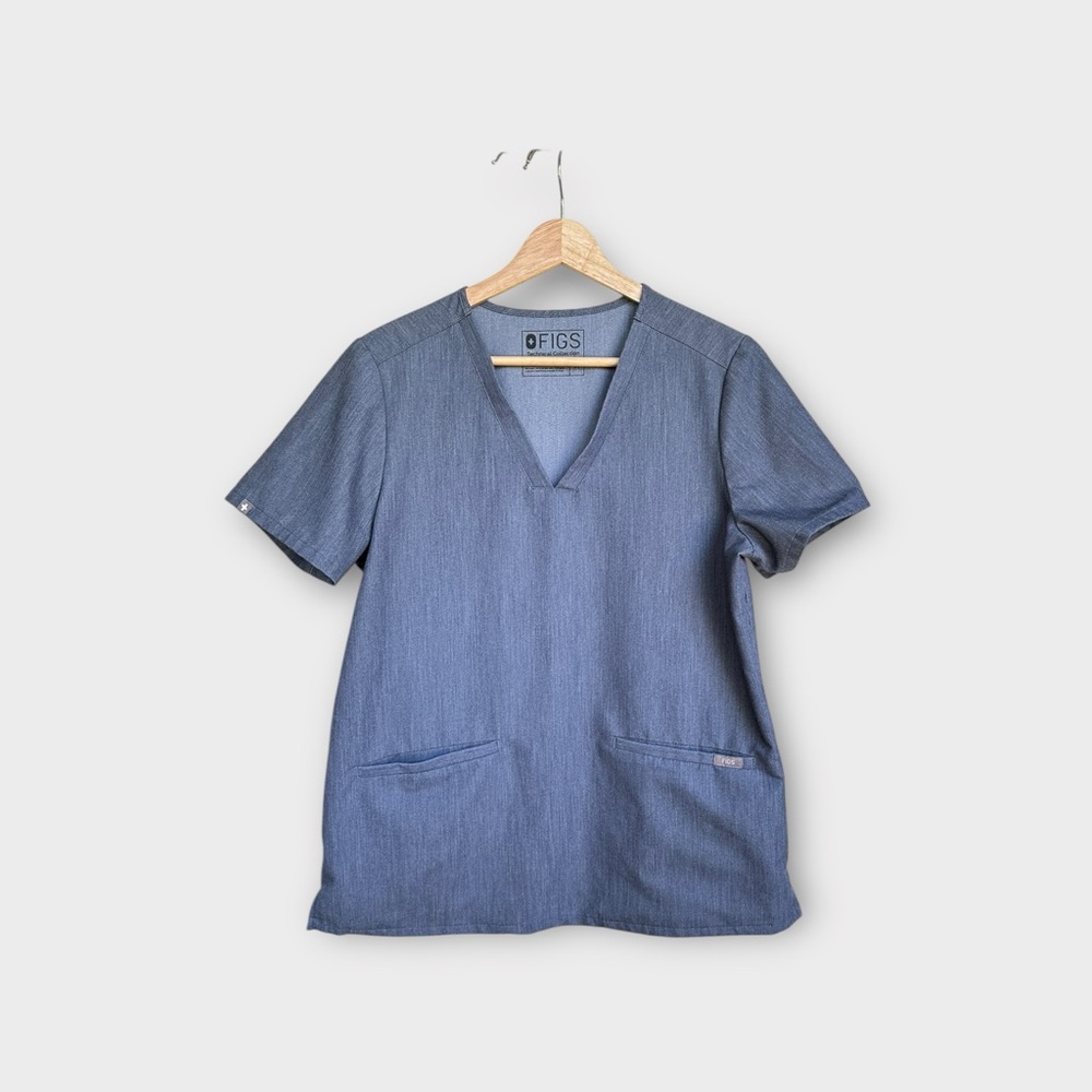 Figs‎ Casma Three Pocket Scrub Top in Graphite